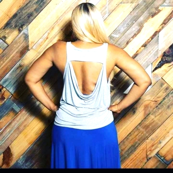 💥 CLOSET CLOSING SALE💥FREE LEGGINGS 💥 Ladies Tank Tee-NWOT - Picture 4 of 6